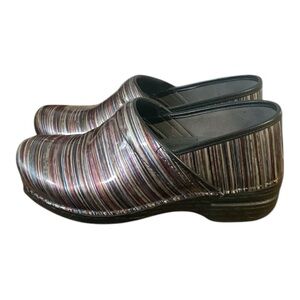 Women’s‎ Dansko XP Professional striped, patent leather clogs, size 40 (9.5-10)